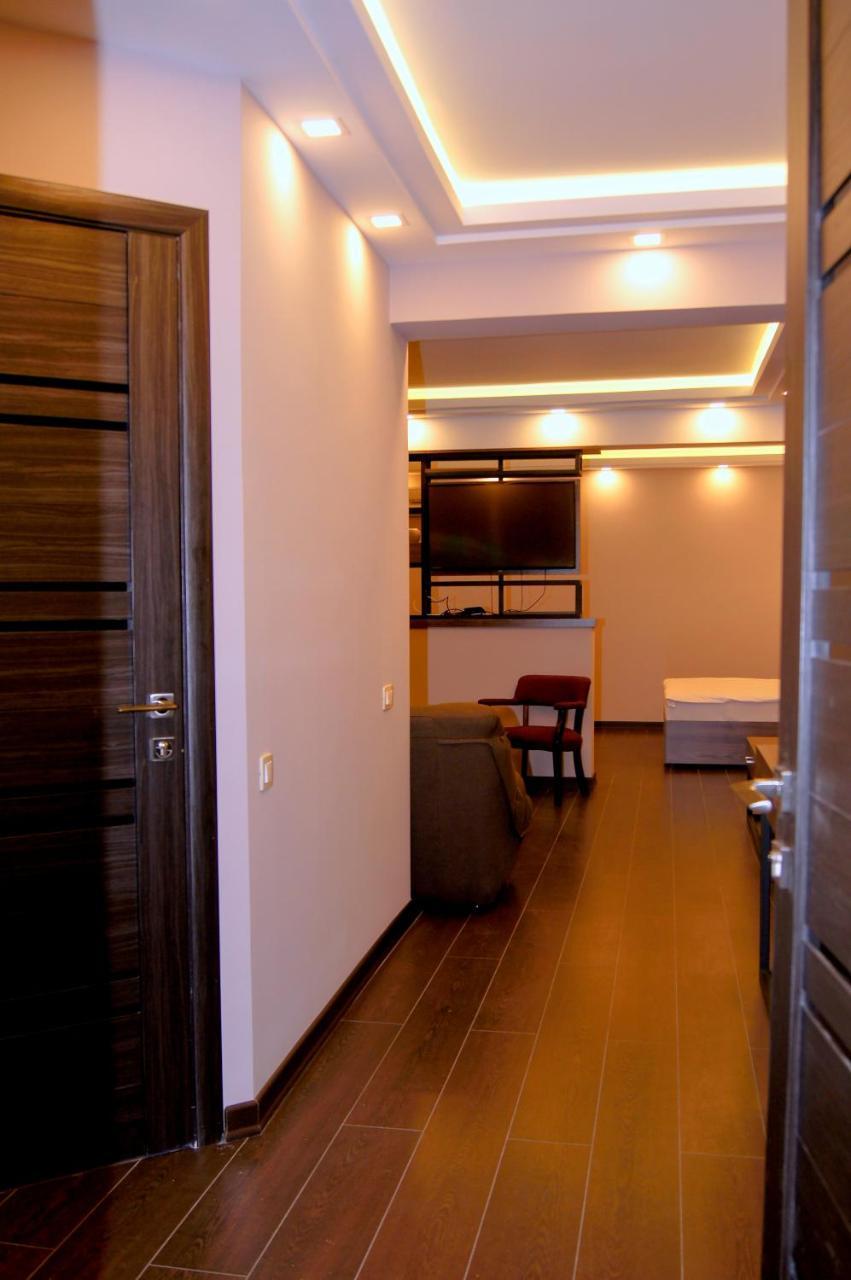 Moscow Boutique Hotel Yerevan Bagian luar foto