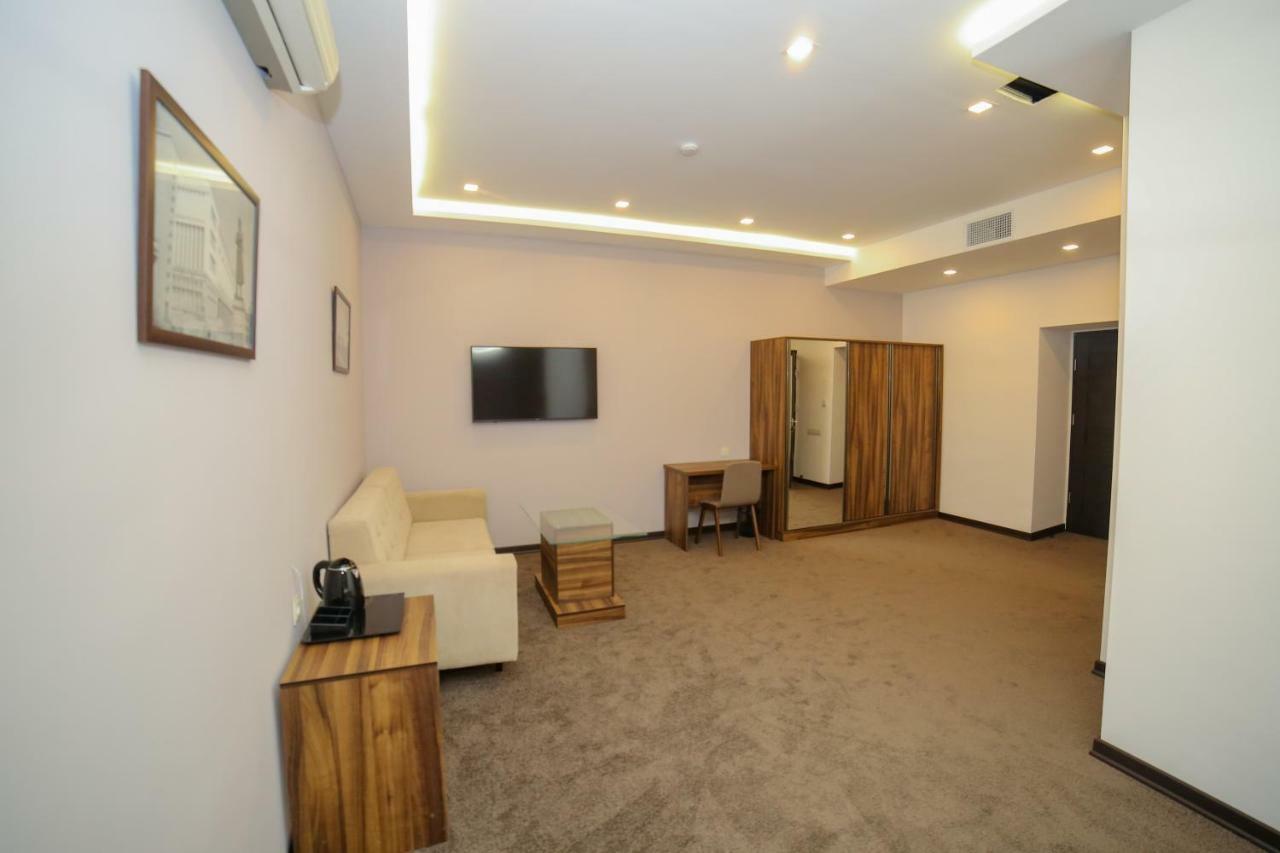 Moscow Boutique Hotel Yerevan Bagian luar foto