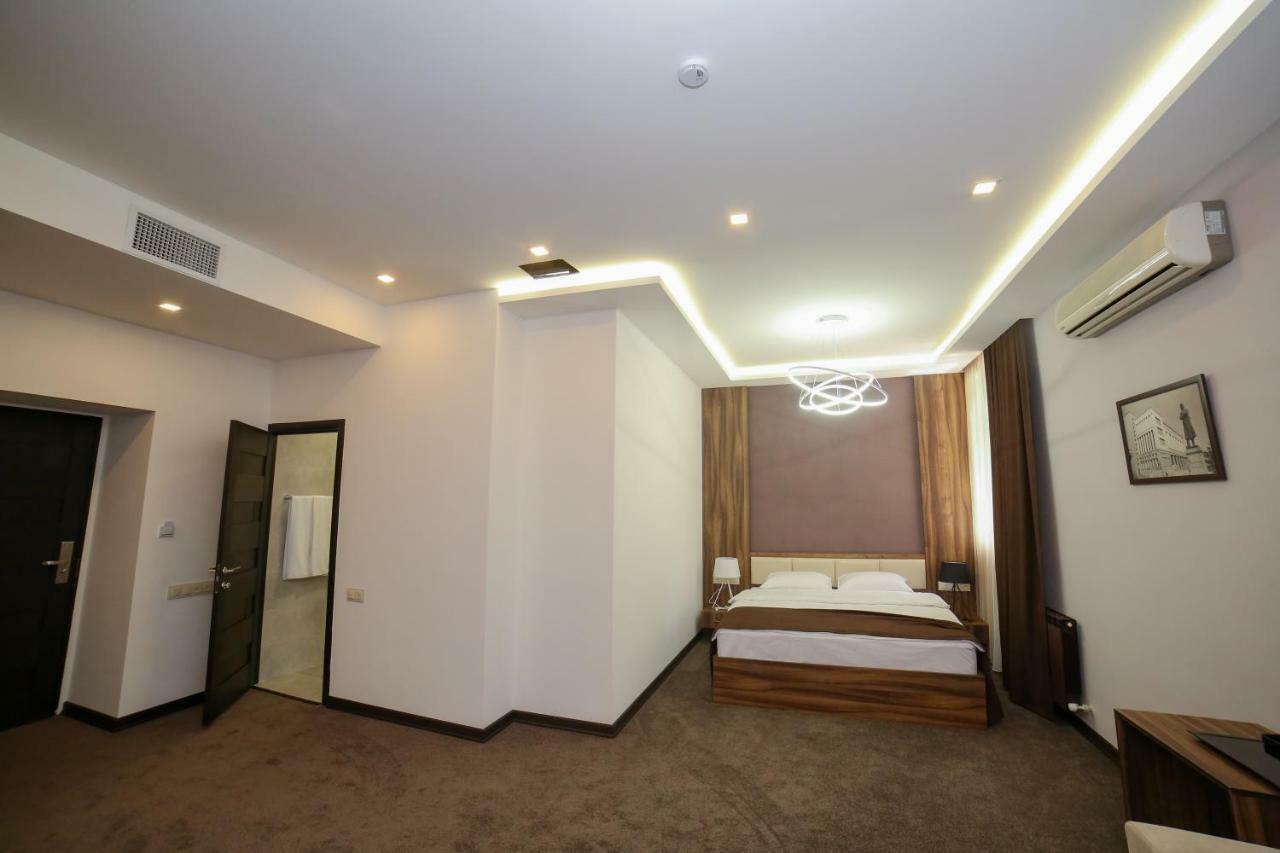 Moscow Boutique Hotel Yerevan Bagian luar foto