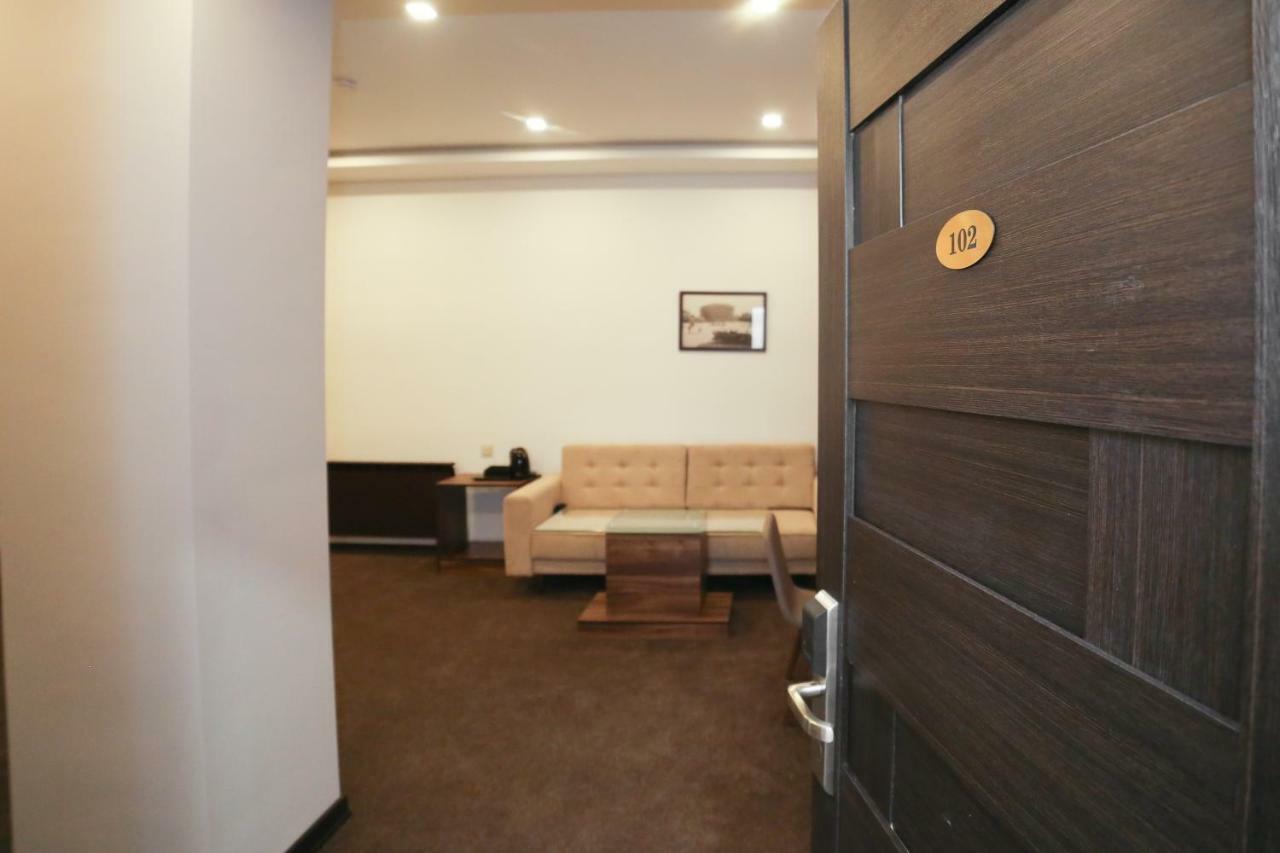 Moscow Boutique Hotel Yerevan Bagian luar foto