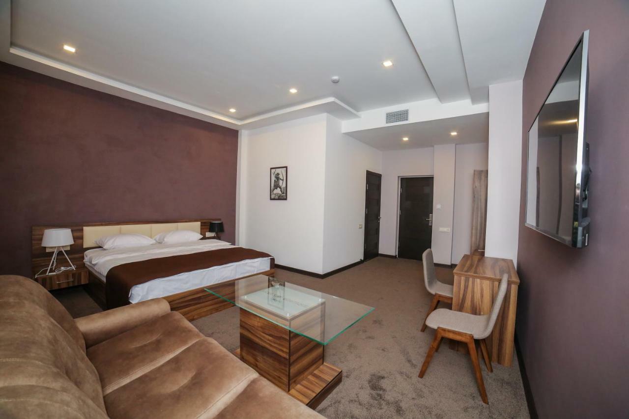 Moscow Boutique Hotel Yerevan Bagian luar foto