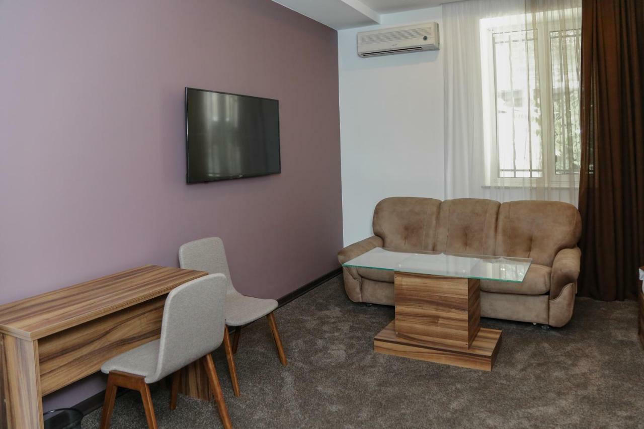 Moscow Boutique Hotel Yerevan Bagian luar foto