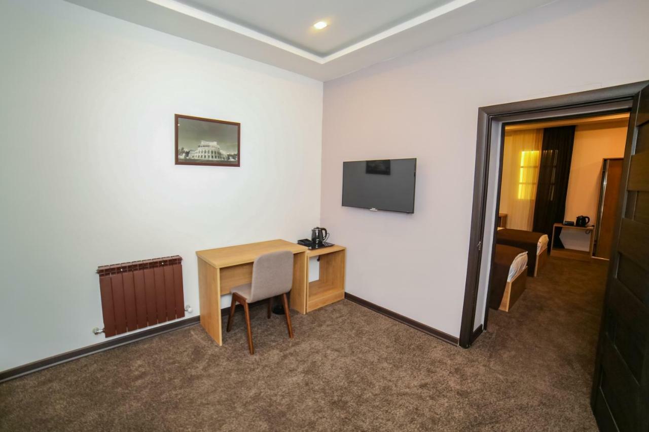 Moscow Boutique Hotel Yerevan Bagian luar foto