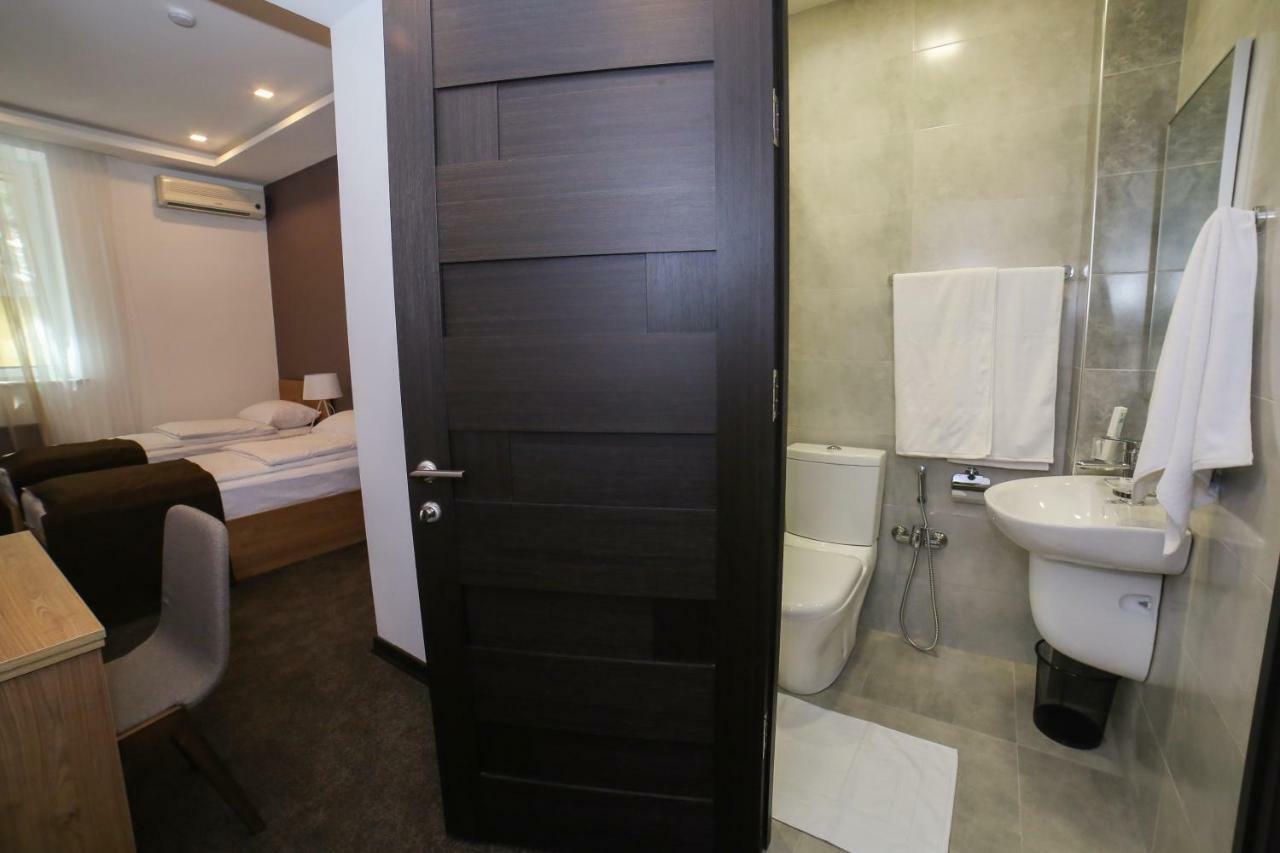 Moscow Boutique Hotel Yerevan Bagian luar foto