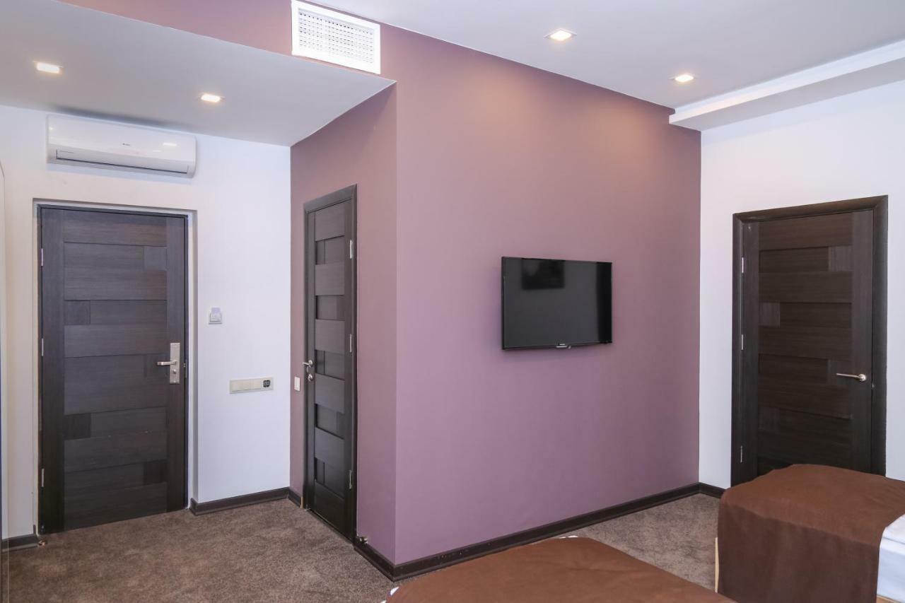 Moscow Boutique Hotel Yerevan Bagian luar foto