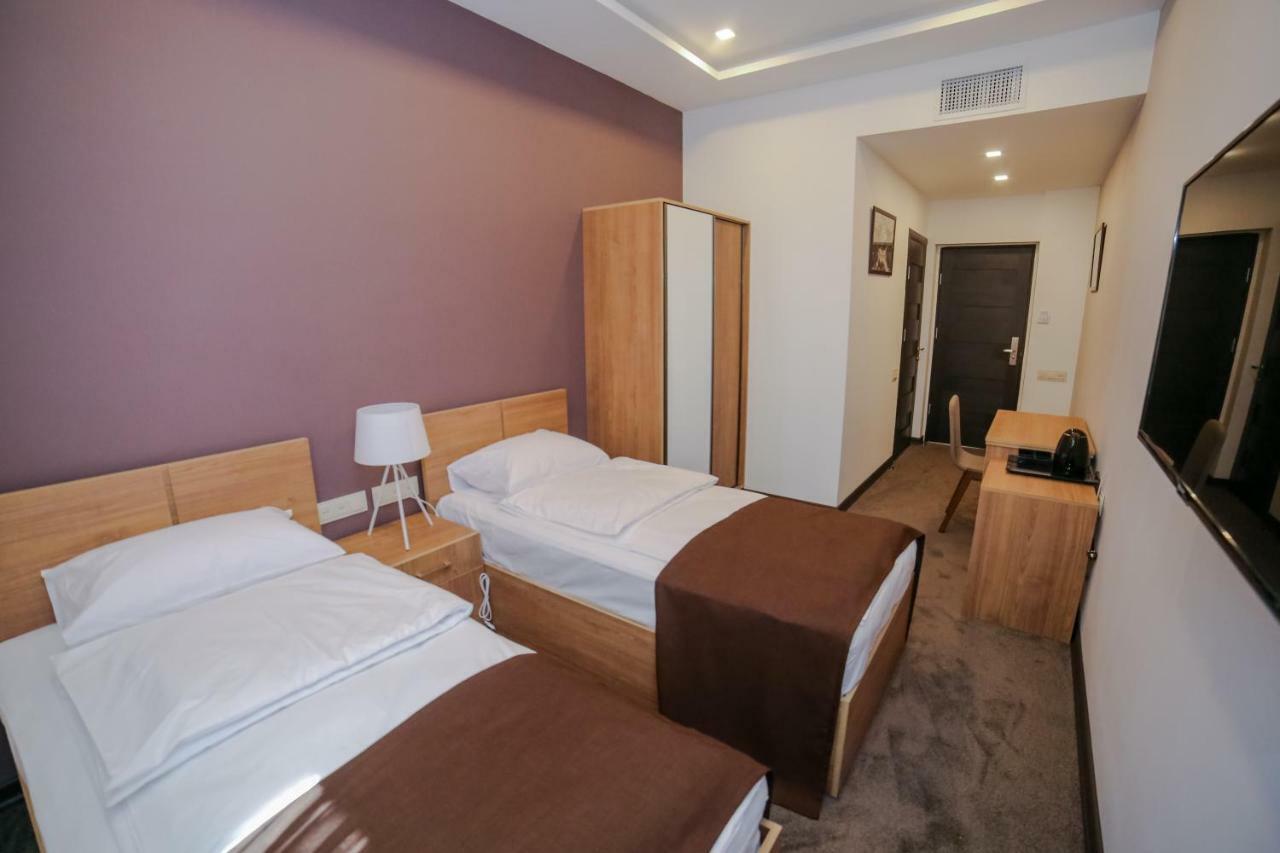 Moscow Boutique Hotel Yerevan Bagian luar foto