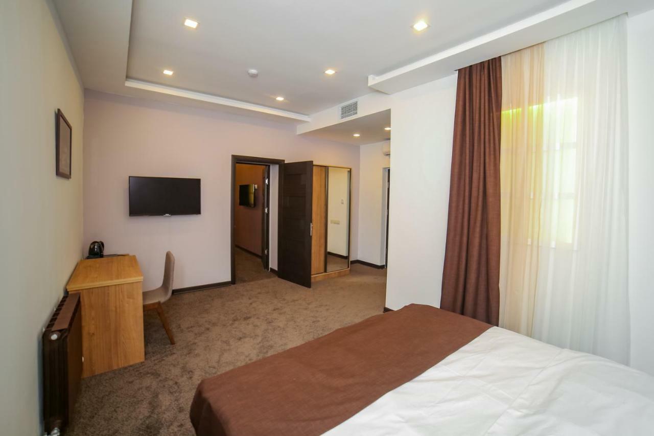 Moscow Boutique Hotel Yerevan Bagian luar foto