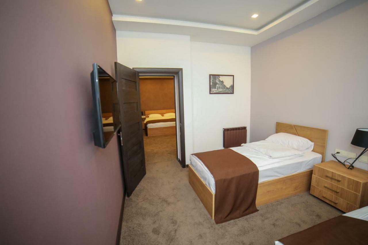 Moscow Boutique Hotel Yerevan Bagian luar foto